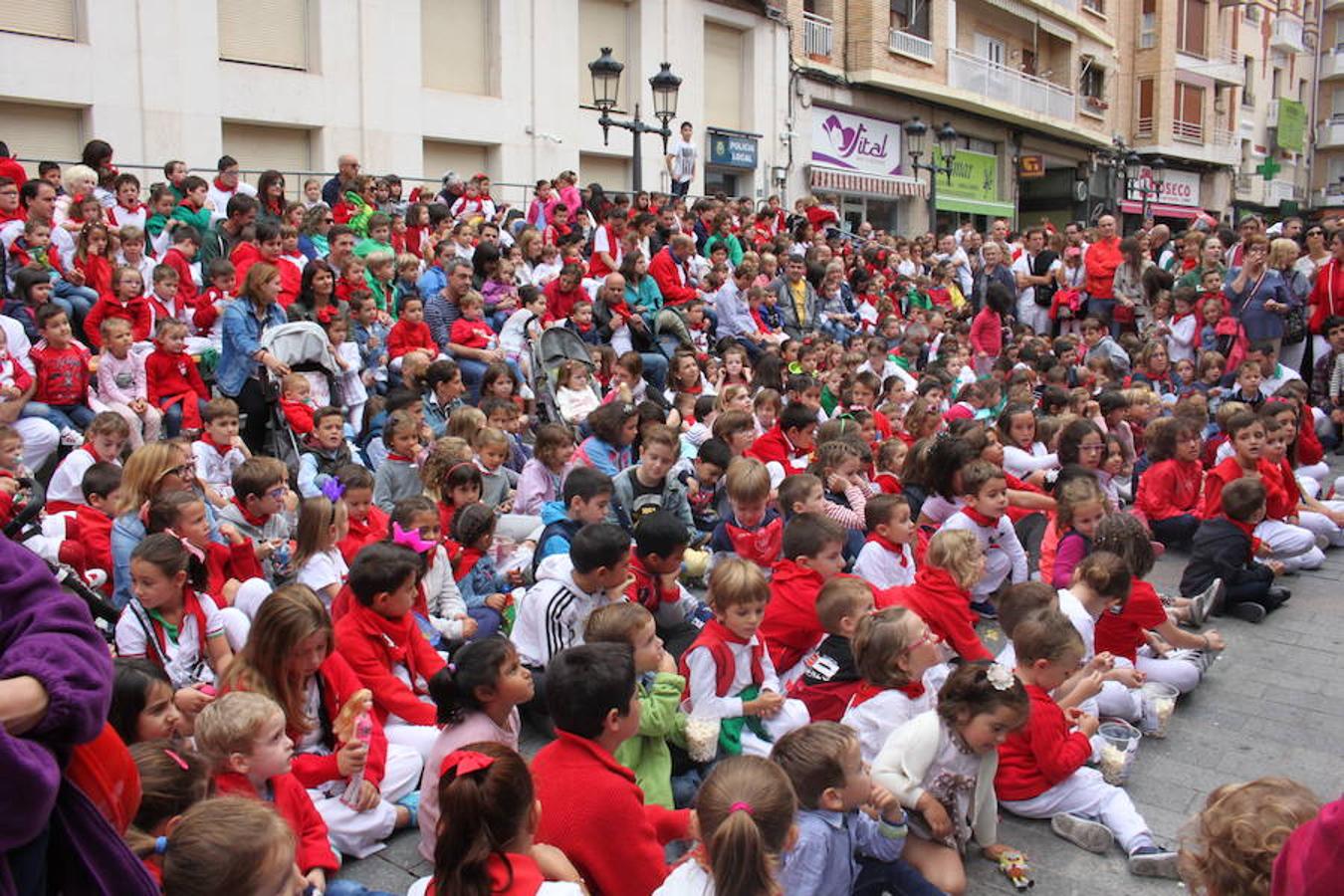 Arnedo tiene cantera para dar continuidad a las fiestas. Los peques protagonizaron un multitudinario pasacalles como antesala al cierre de los festejos