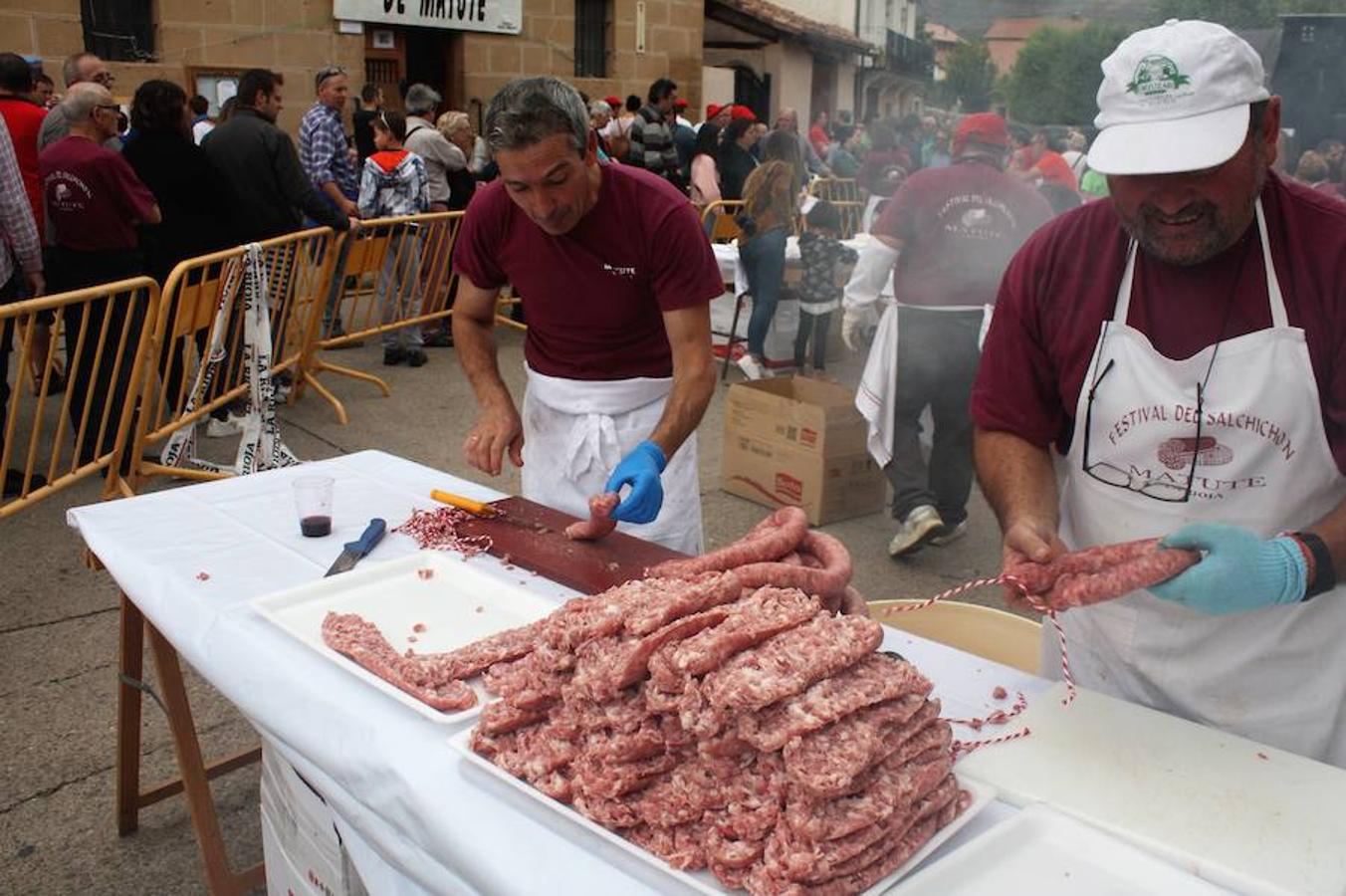 Alrededor de 4.000 bocadillos con el embutido asado en su punto fueron consumidos por turistas y también por los todos aquellos que participaron en una excursión por el entorno