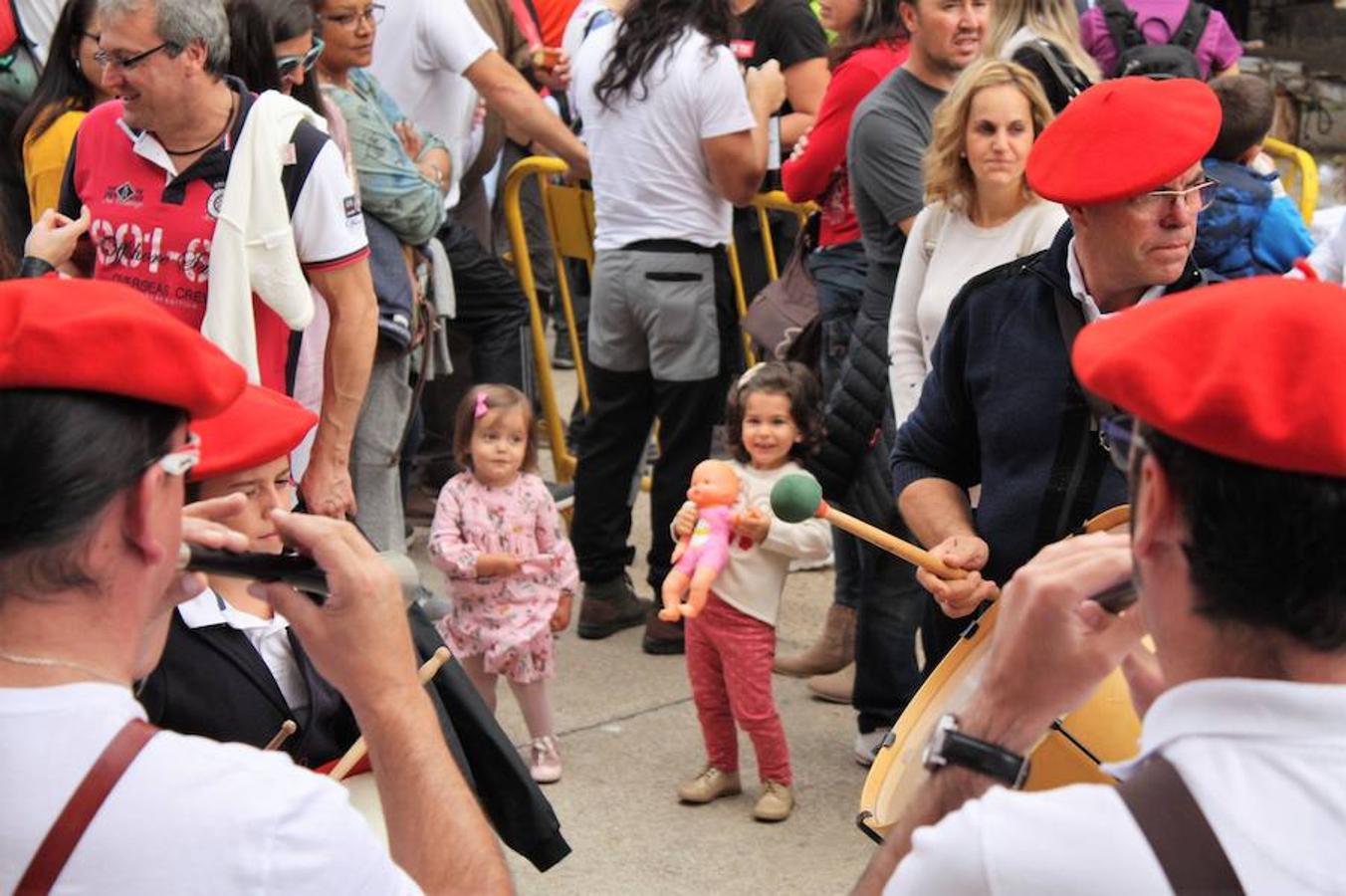 Alrededor de 4.000 bocadillos con el embutido asado en su punto fueron consumidos por turistas y también por los todos aquellos que participaron en una excursión por el entorno