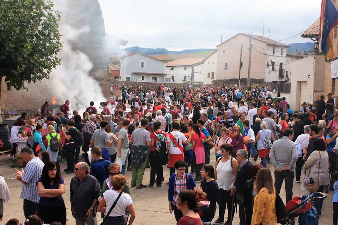 Alrededor de 4.000 bocadillos con el embutido asado en su punto fueron consumidos por turistas y también por los todos aquellos que participaron en una excursión por el entorno