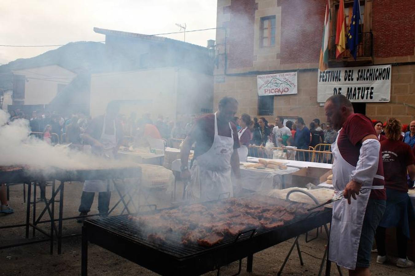 Alrededor de 4.000 bocadillos con el embutido asado en su punto fueron consumidos por turistas y también por los todos aquellos que participaron en una excursión por el entorno