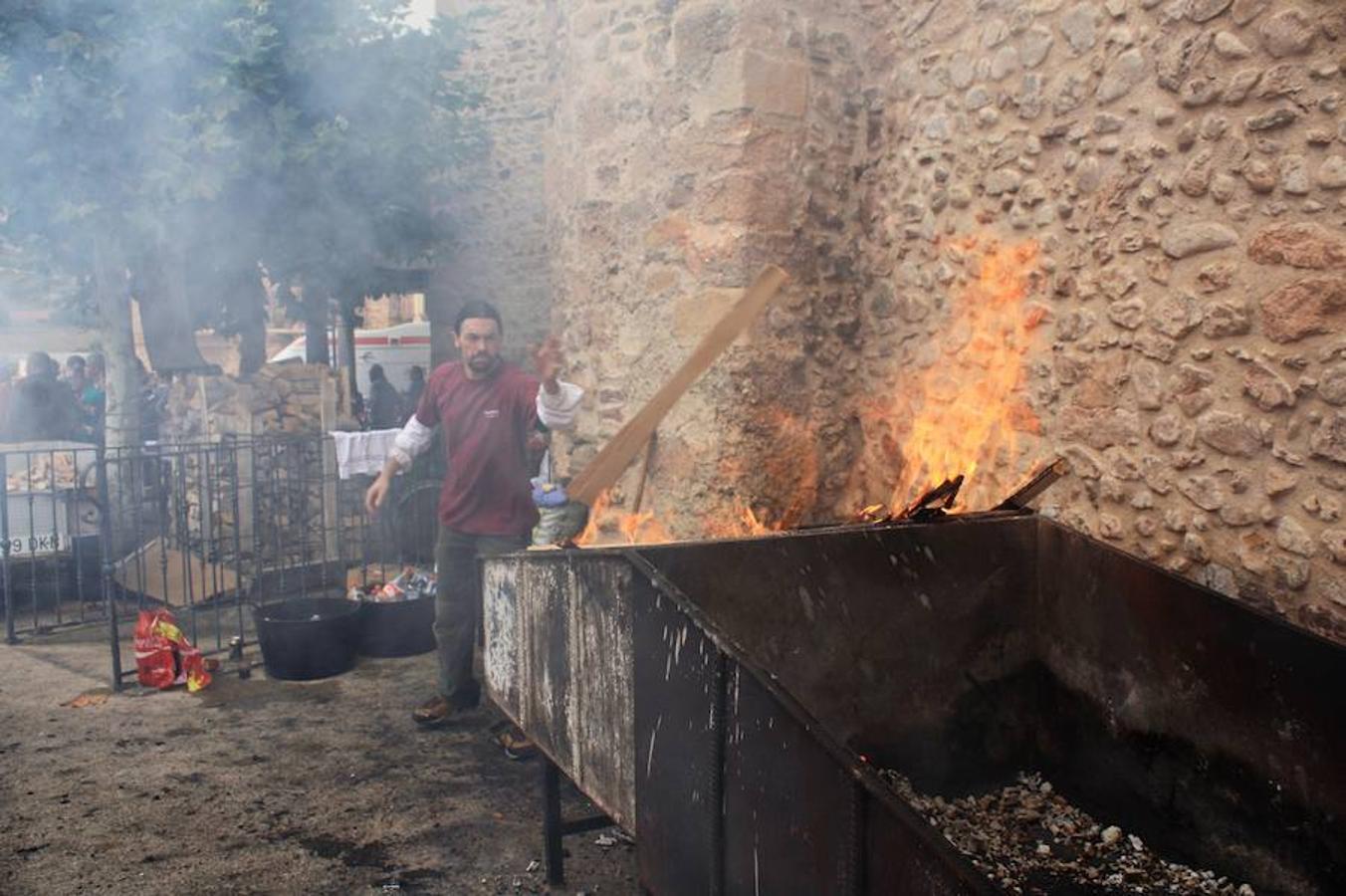 Alrededor de 4.000 bocadillos con el embutido asado en su punto fueron consumidos por turistas y también por los todos aquellos que participaron en una excursión por el entorno