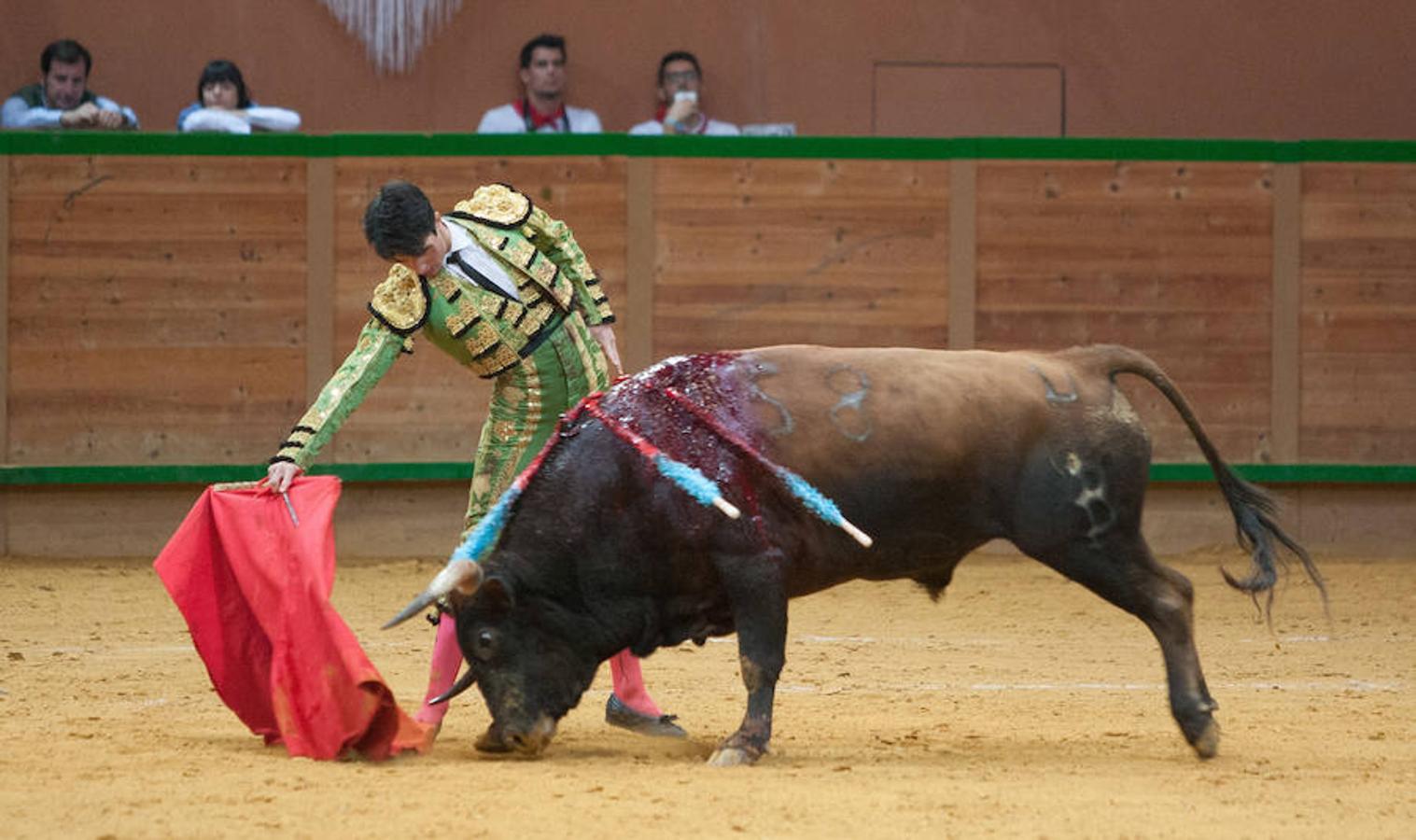 La Feria del Zapato de Oro de Arnedo dejó ver detalles como los naturales de Carlos Ochoa que le dieron el triunfo en la Ciudad del Calzado