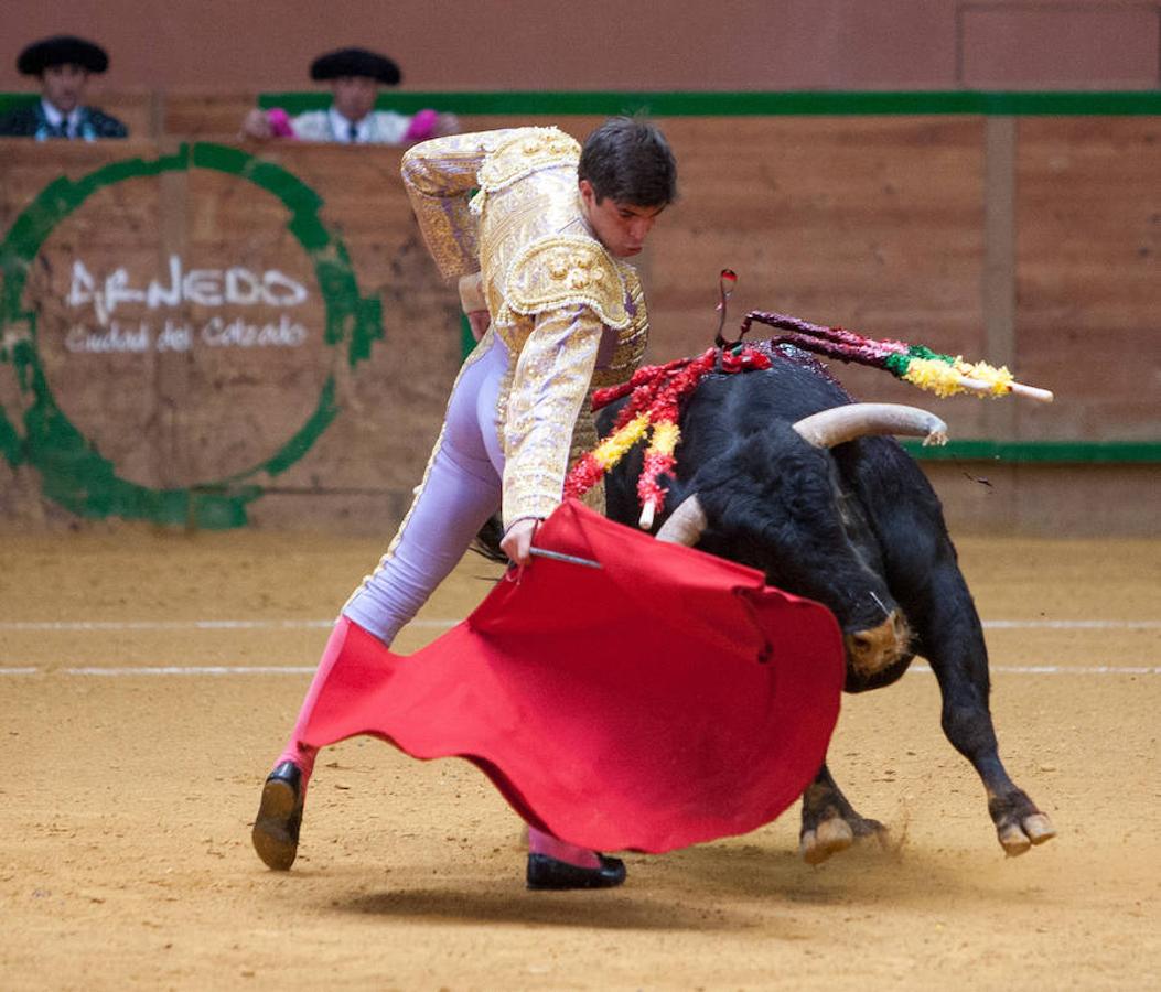 La Feria del Zapato de Oro de Arnedo dejó ver detalles como los naturales de Carlos Ochoa que le dieron el triunfo en la Ciudad del Calzado