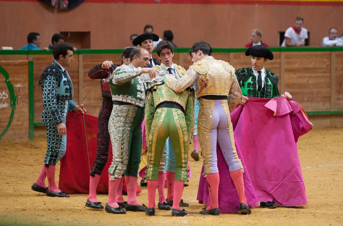 La Feria del Zapato de Oro de Arnedo dejó ver detalles como los naturales de Carlos Ochoa que le dieron el triunfo en la Ciudad del Calzado