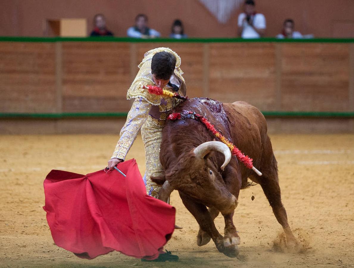 La Feria del Zapato de Oro de Arnedo dejó ver detalles como los naturales de Carlos Ochoa que le dieron el triunfo en la Ciudad del Calzado