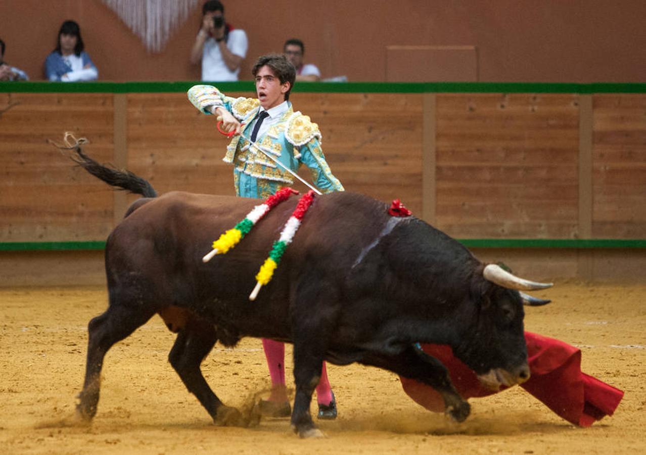 La Feria del Zapato de Oro de Arnedo dejó ver detalles como los naturales de Carlos Ochoa que le dieron el triunfo en la Ciudad del Calzado