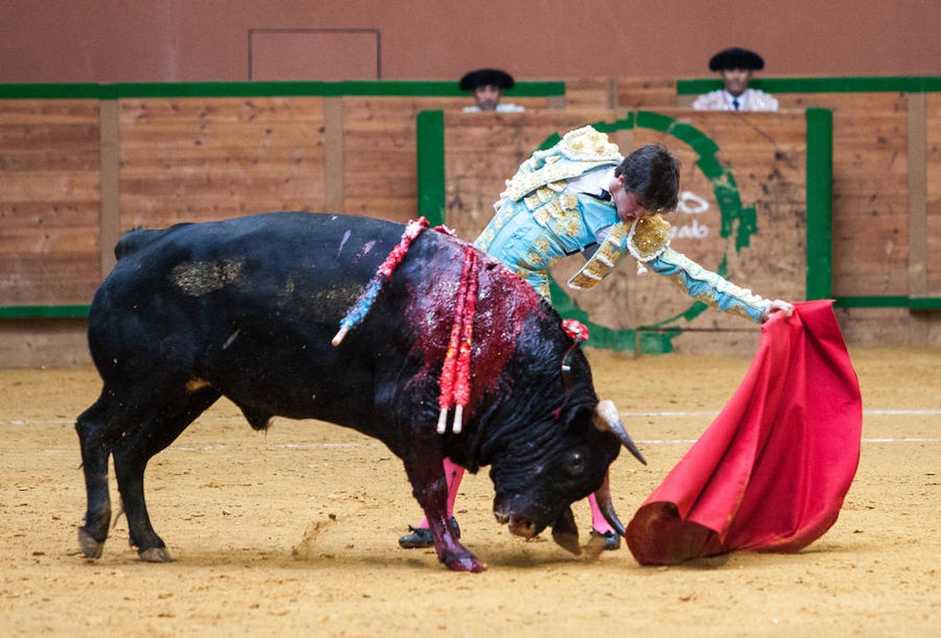 La Feria del Zapato de Oro de Arnedo dejó ver detalles como los naturales de Carlos Ochoa que le dieron el triunfo en la Ciudad del Calzado