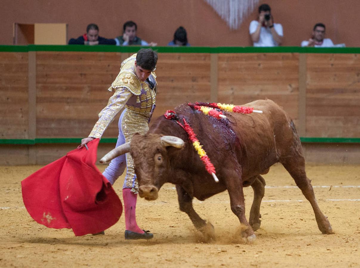 La Feria del Zapato de Oro de Arnedo dejó ver detalles como los naturales de Carlos Ochoa que le dieron el triunfo en la Ciudad del Calzado