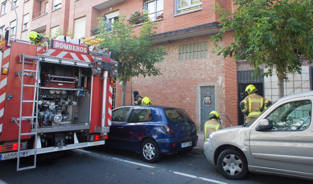 INCENDIO EN UN LOCAL DE LA CALLE VALDEOSERA