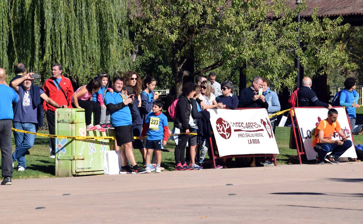 Imágenes de la carrera popular por la salud, organizada por ARFES.