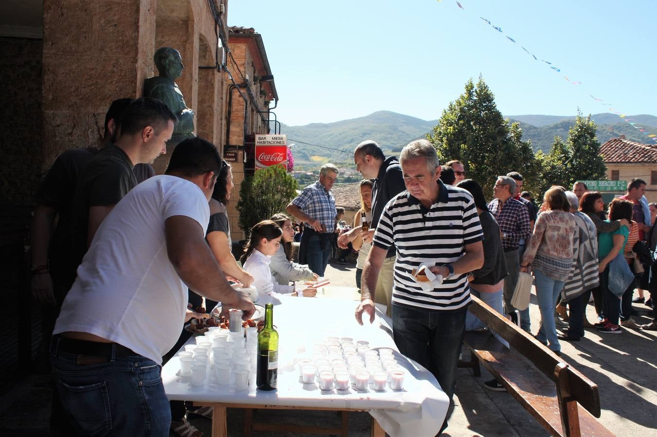 La localidad celebró ayer el disparo del cohete de las fiestas de la Octava.