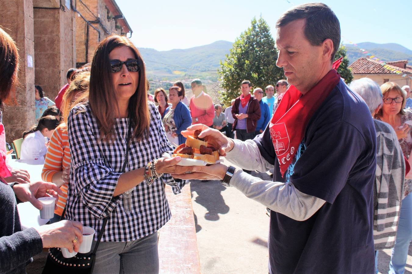 La localidad celebró ayer el disparo del cohete de las fiestas de la Octava.