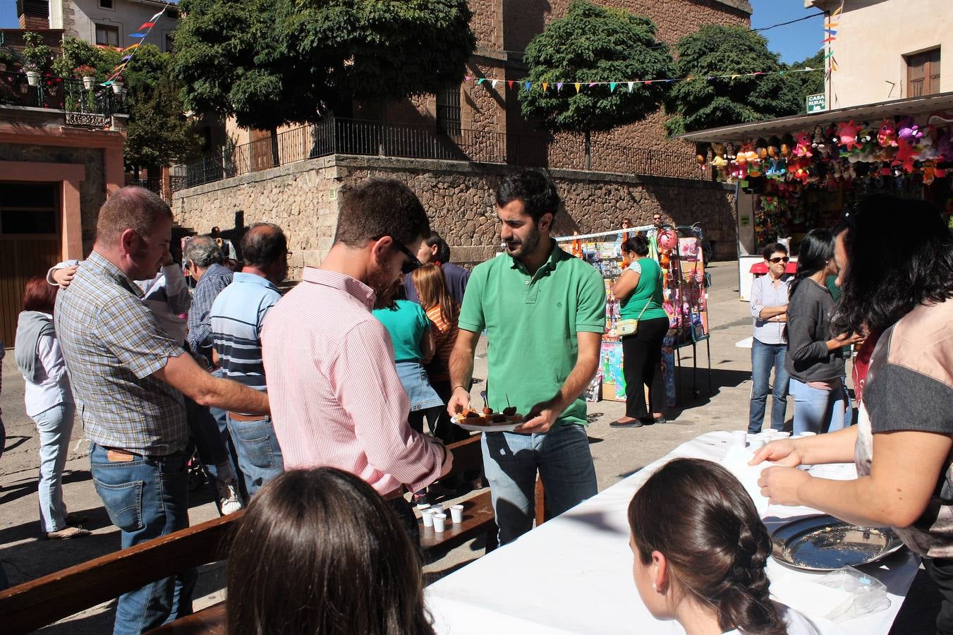 La localidad celebró ayer el disparo del cohete de las fiestas de la Octava.