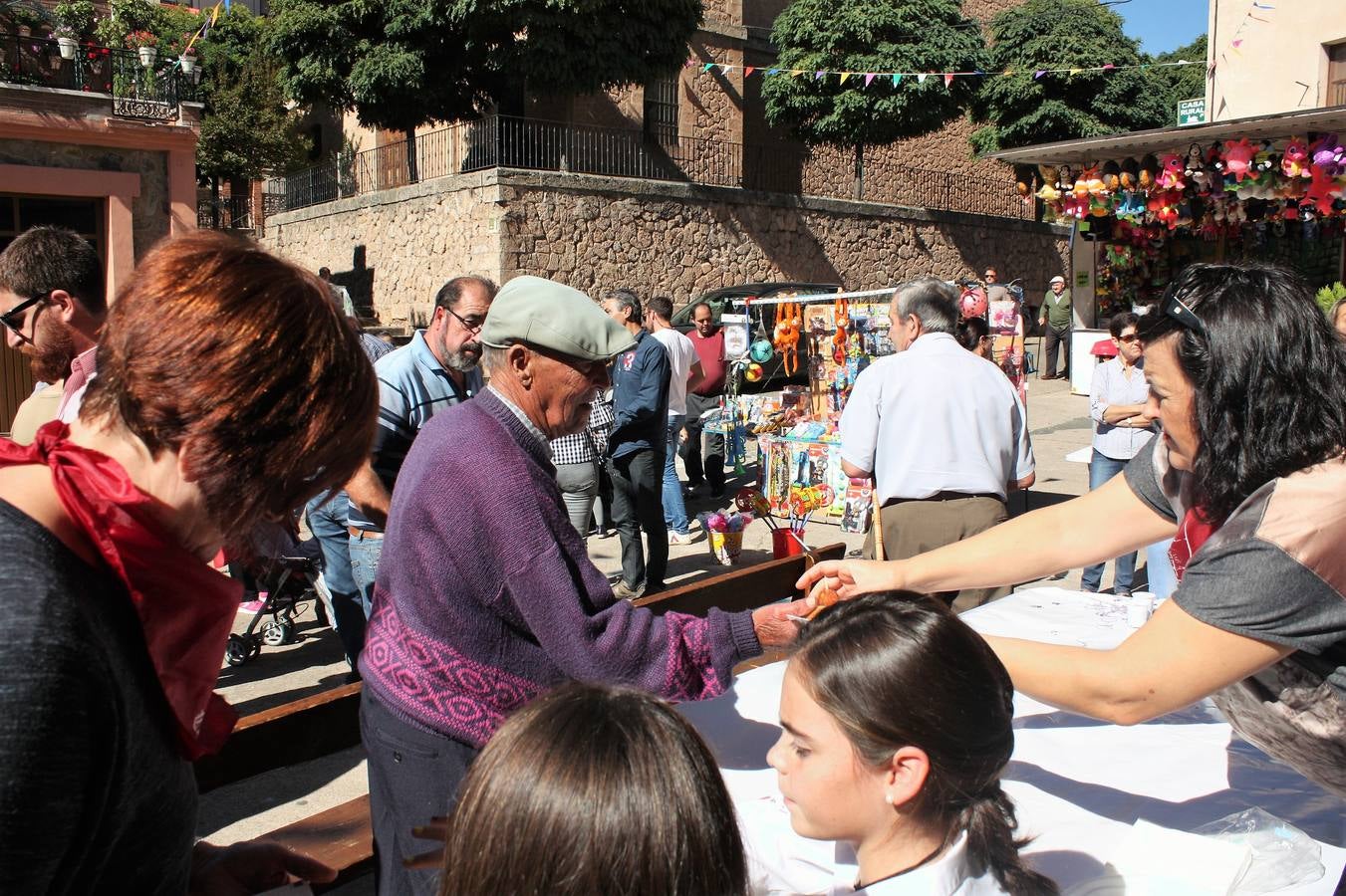 La localidad celebró ayer el disparo del cohete de las fiestas de la Octava.