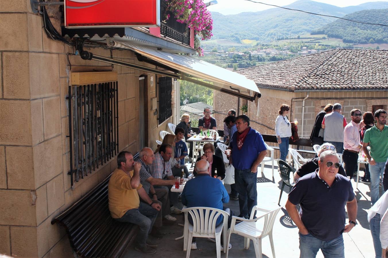 La localidad celebró ayer el disparo del cohete de las fiestas de la Octava.