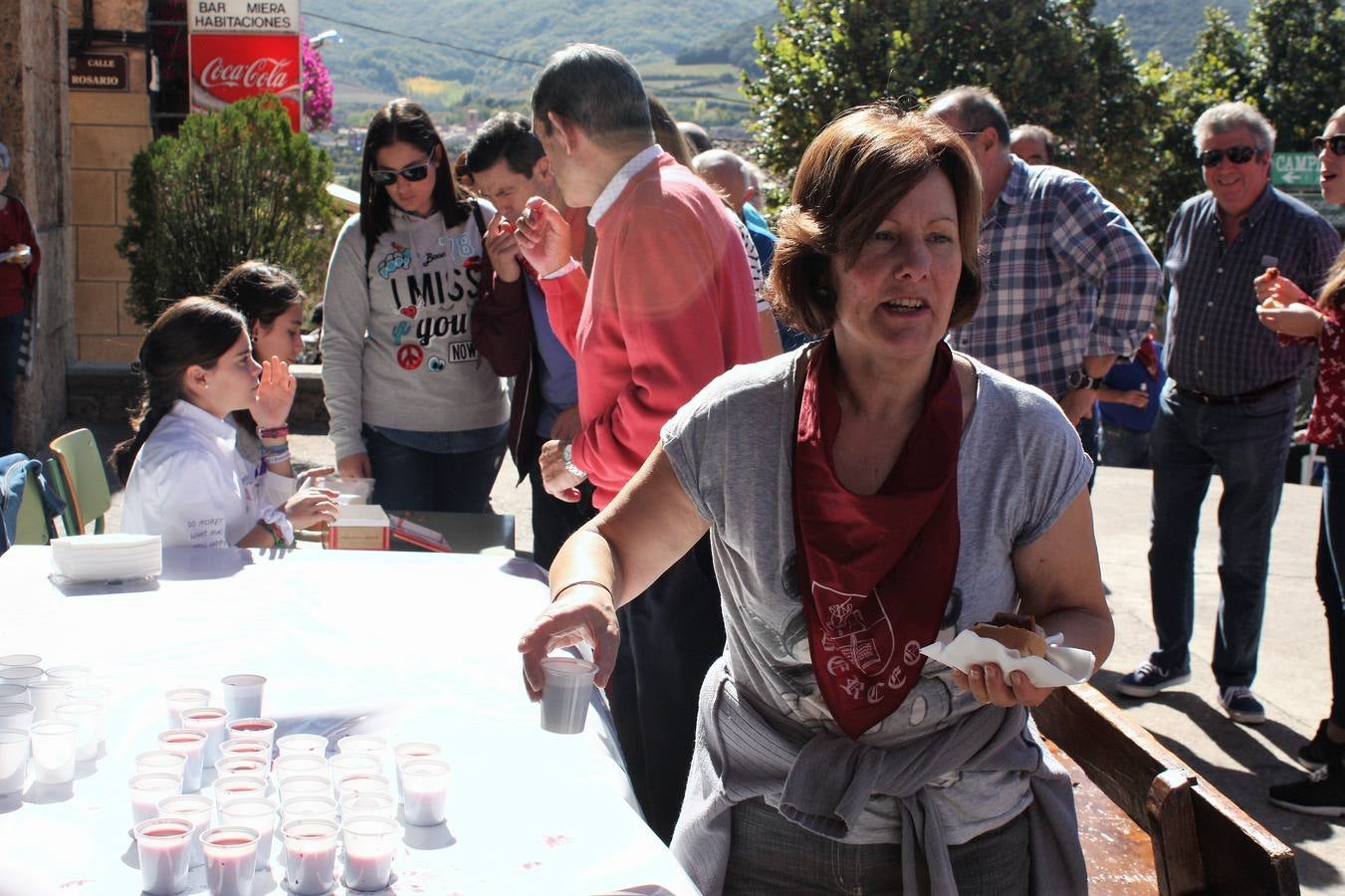 La localidad celebró ayer el disparo del cohete de las fiestas de la Octava.