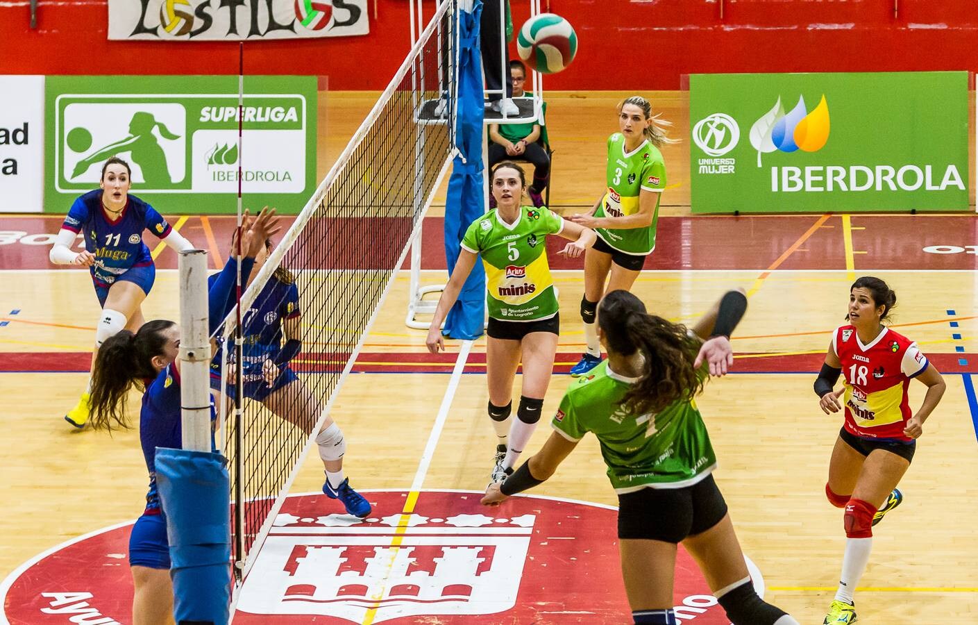 El Minis de Arluy Logroño gana al Haro Rioja Voley por 3 a 0 en el primer partido de la Superliga. 