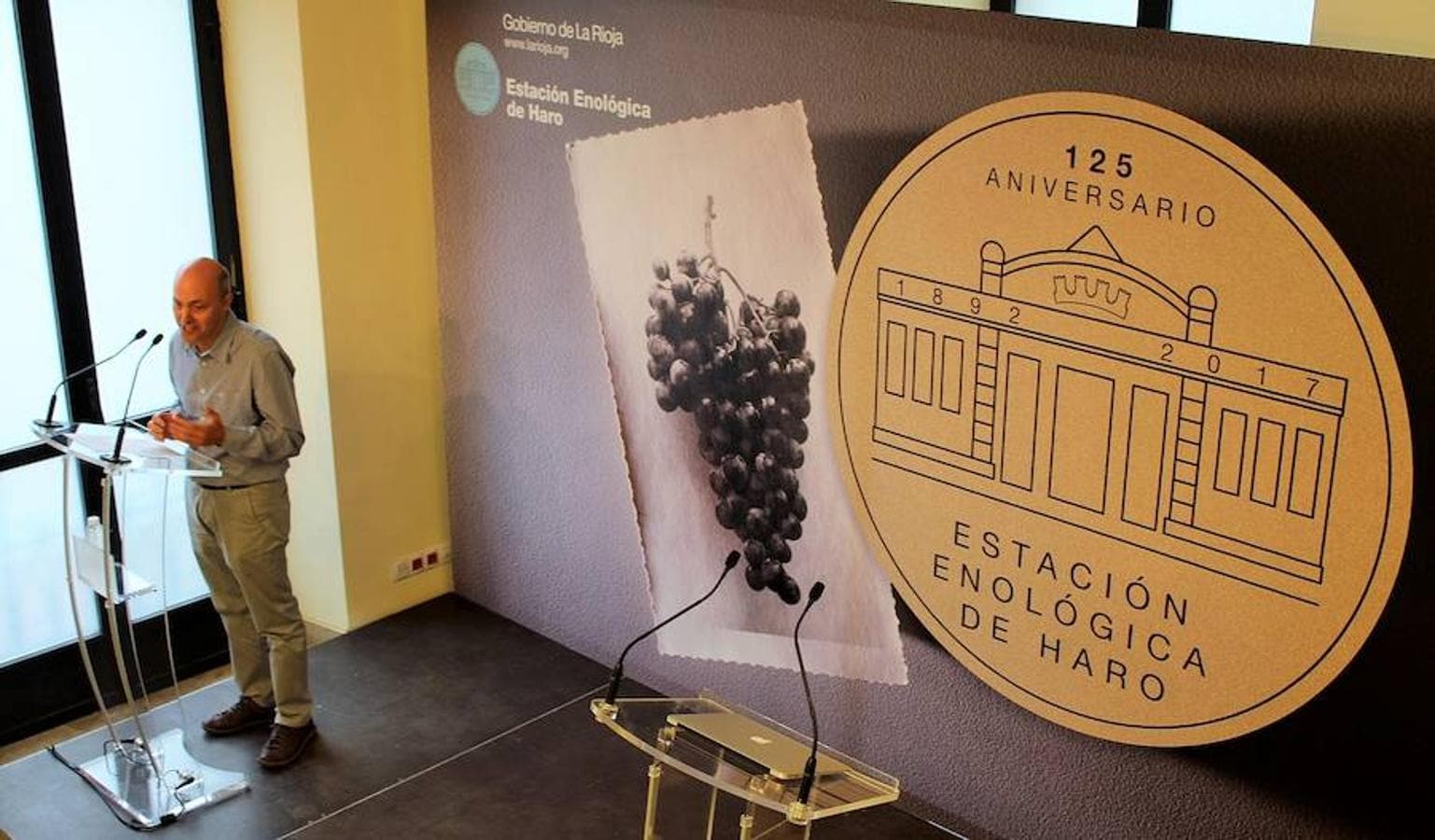 La Estación Enológica de Haro vivió la celebración del 125 aniversario en el que se anuncia el relevo en la dirección de Elena Meléndez Álvarez tras la jubilación de Montserrat Íñiguez.