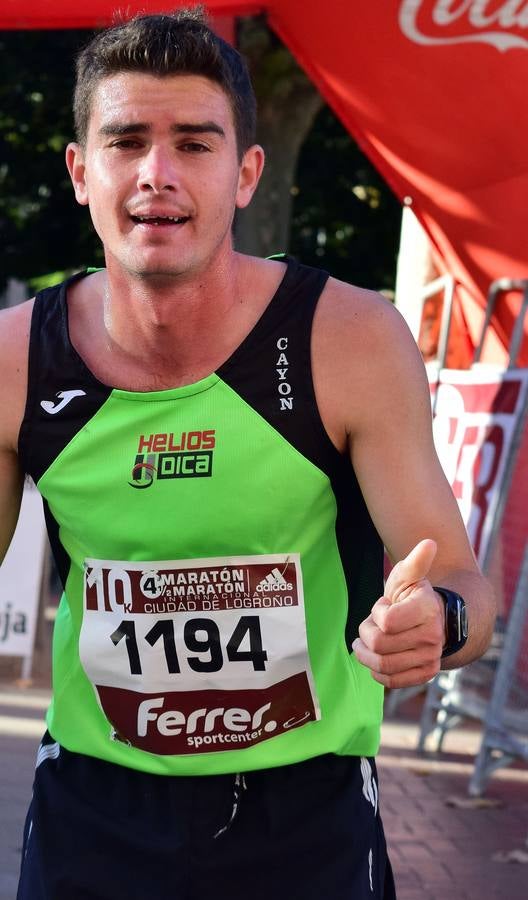 Centenares de participantes disfrutaron corriendo en la Maratón 10 kilómetros Ciudad de Logroño.