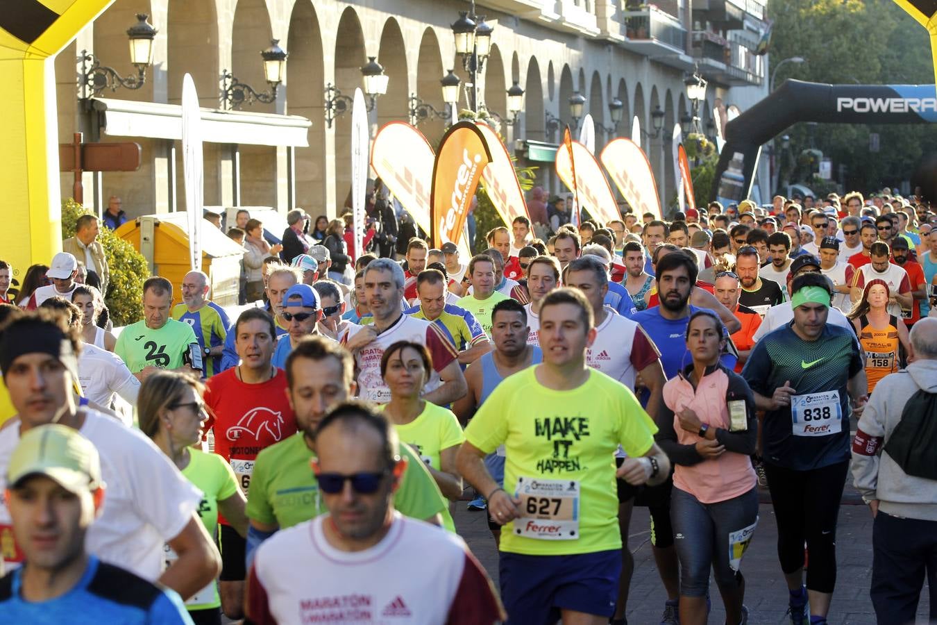 MIl doscientos atletas han participado hoy en esta carrera que se ha celebrado en el centro de Logroño.