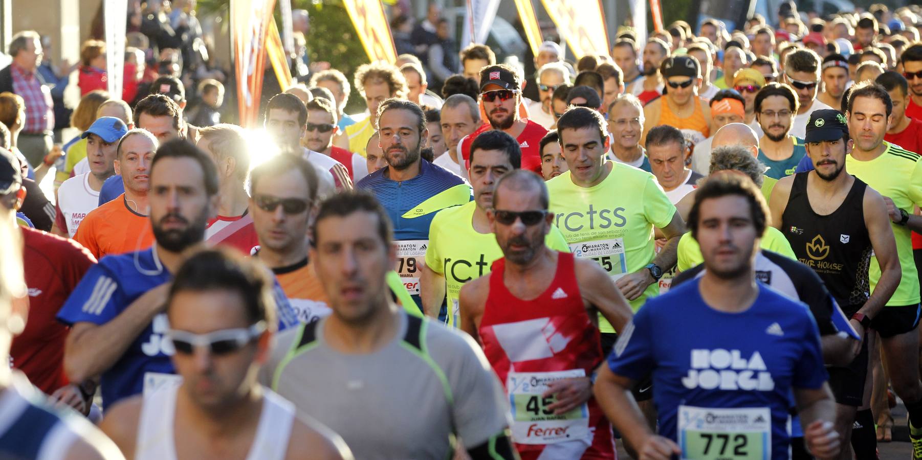 MIl doscientos atletas han participado hoy en esta carrera que se ha celebrado en el centro de Logroño.