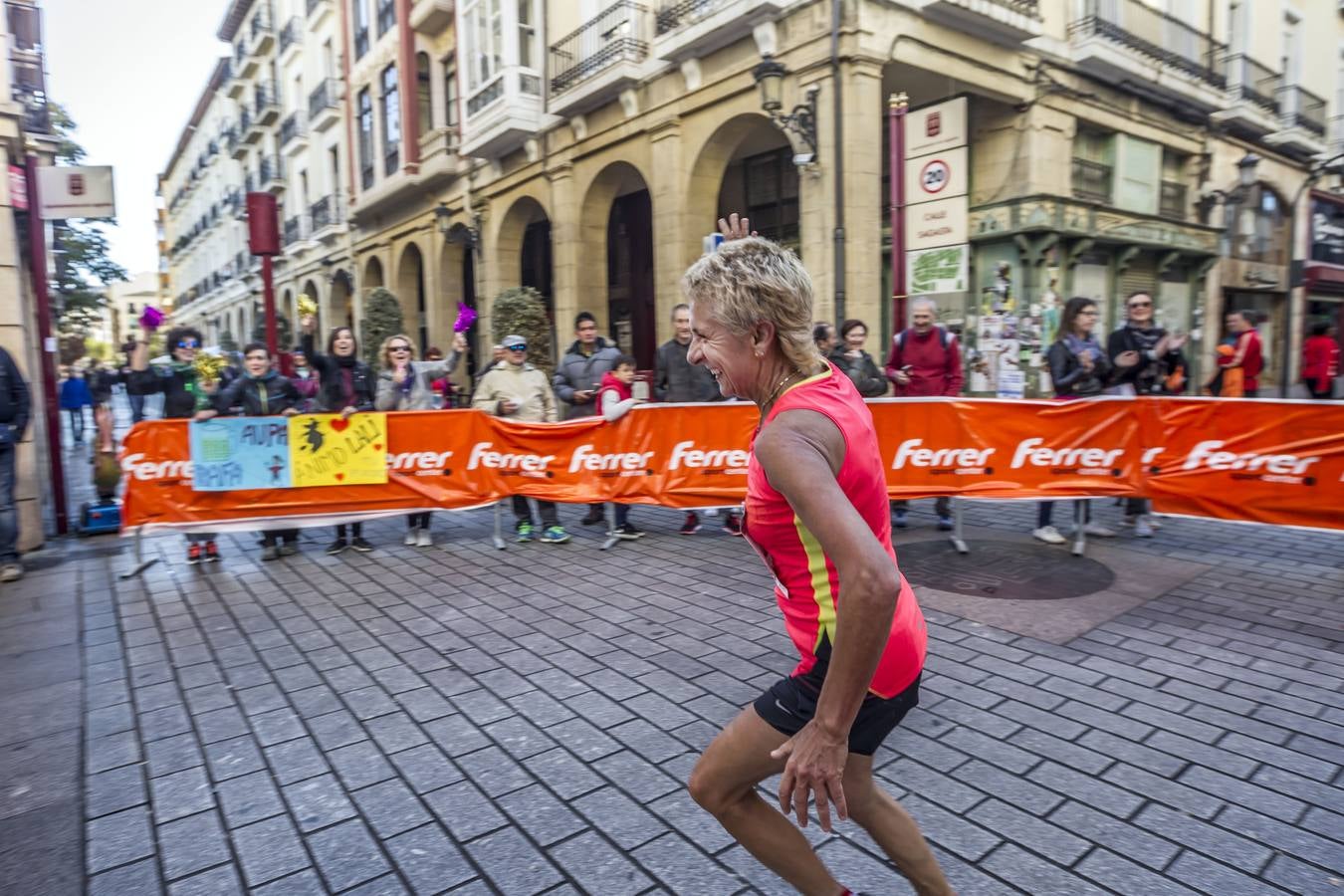 MIl doscientos atletas han participado hoy en esta carrera que se ha celebrado en el centro de Logroño.