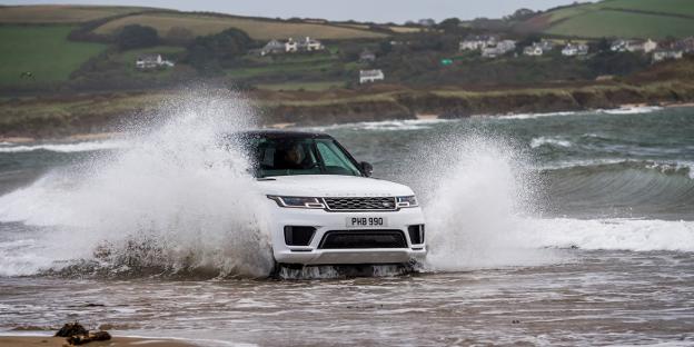 El nuevo Land Rover no pierde su carácter aventurero pese a modificar su tecnología motora. :: L.R.M..