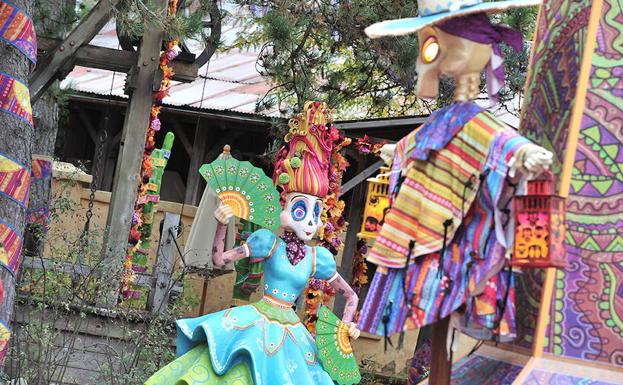 Decorados en Disneyland Paris con motivo de Halloween.