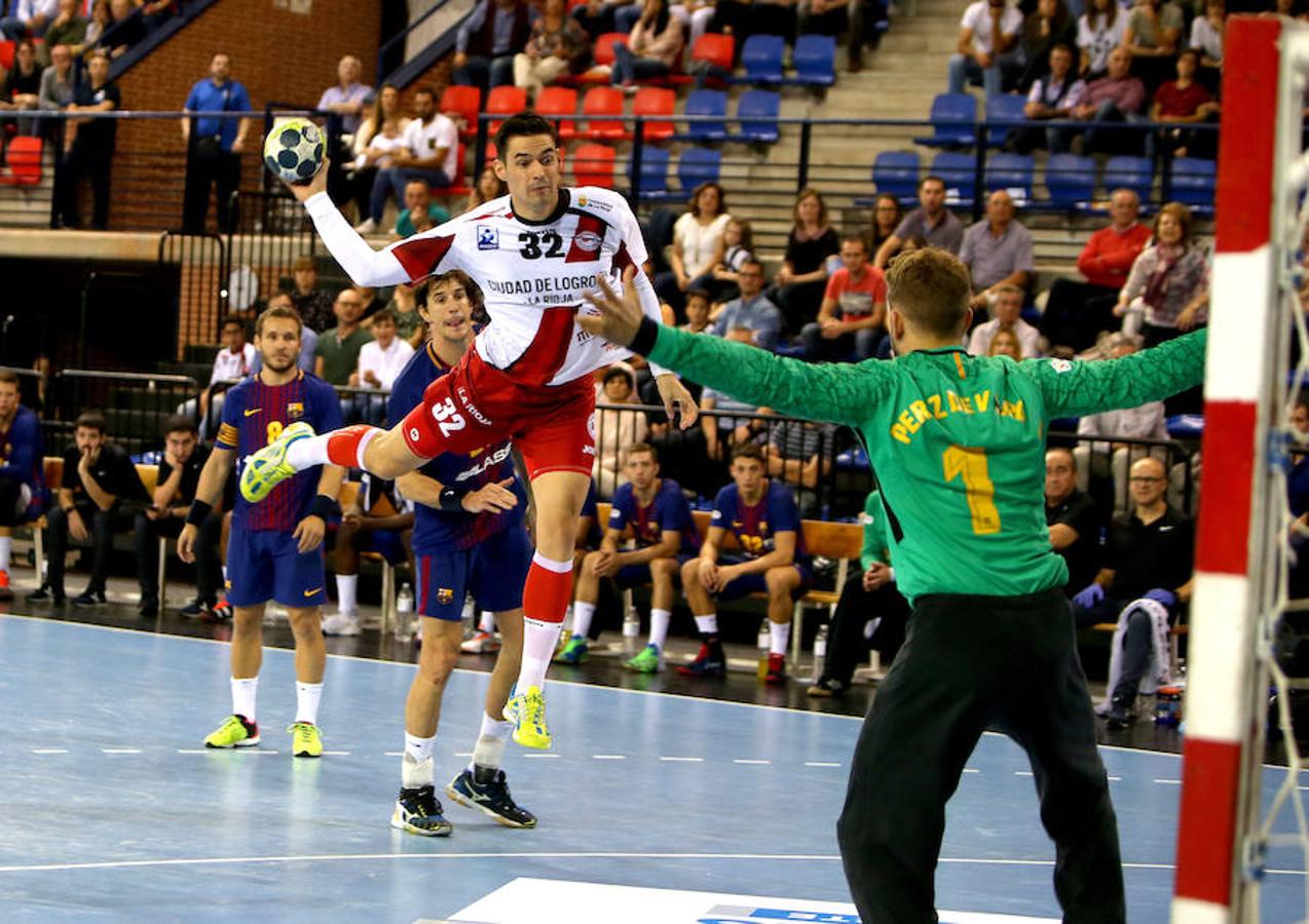 El Ciudad de Logroño tuteó al Barcelona, pero fue víctima de la superioridad azulgrana. El equipo logroñés se reconcilió con su juego y con una afición agradecida por el esfuerzo a pesar de la derrota por 25-32