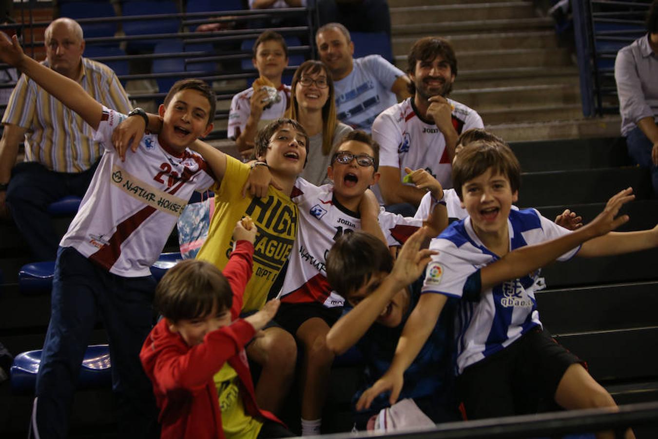 El Ciudad de Logroño tuteó al Barcelona, pero fue víctima de la superioridad azulgrana. El equipo logroñés se reconcilió con su juego y con una afición agradecida por el esfuerzo a pesar de la derrota por 25-32