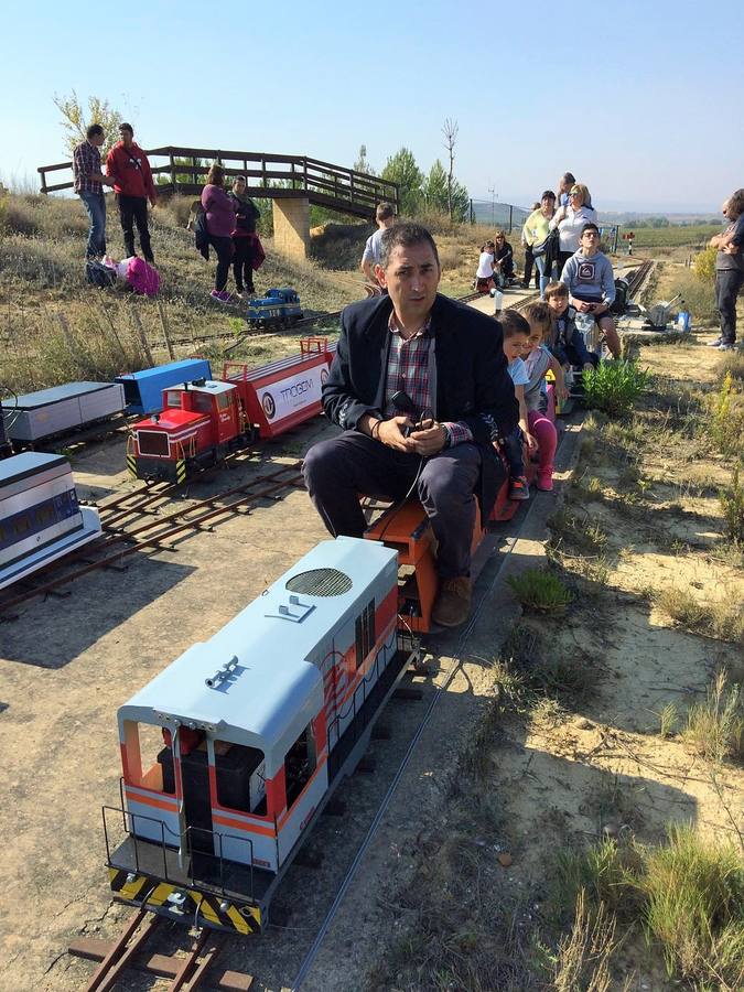 El parque temático del tren de Gimileo celebró este jueves una jornada con ferrocarriles a escala