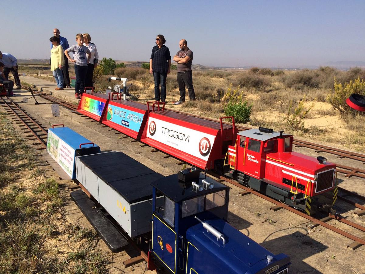 El parque temático del tren de Gimileo celebró este jueves una jornada con ferrocarriles a escala