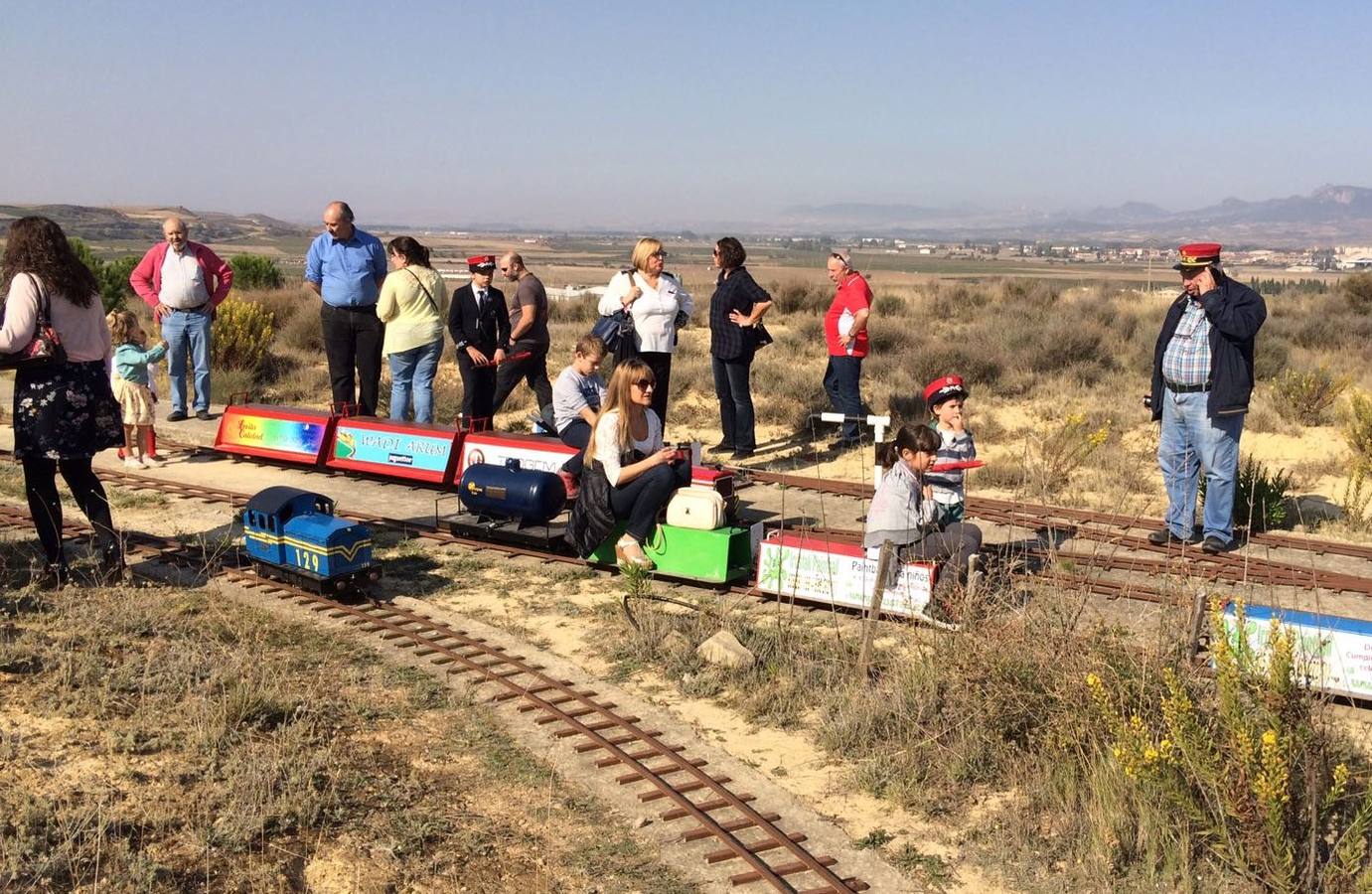 El parque temático del tren de Gimileo celebró este jueves una jornada con ferrocarriles a escala