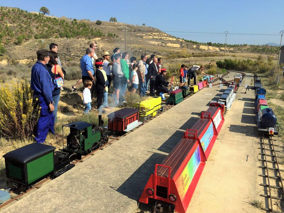 El parque temático del tren de Gimileo celebró este jueves una jornada con ferrocarriles a escala