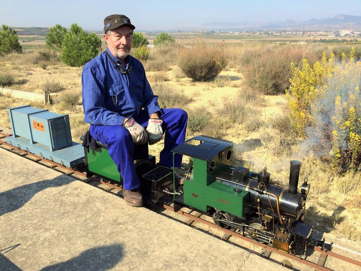 El parque temático del tren de Gimileo celebró este jueves una jornada con ferrocarriles a escala