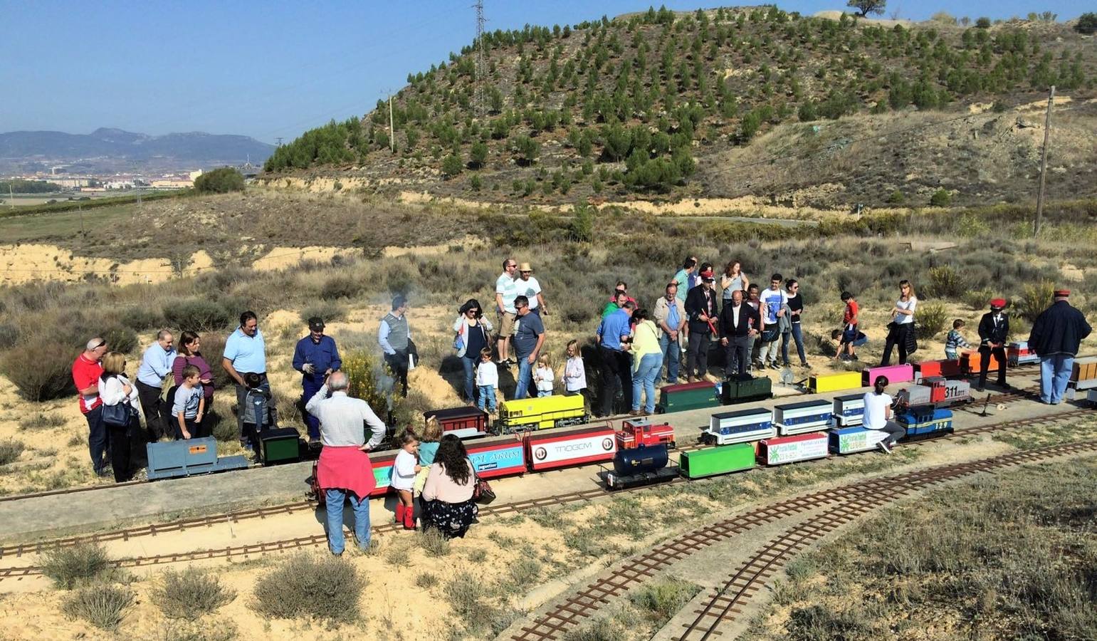 El parque temático del tren de Gimileo celebró este jueves una jornada con ferrocarriles a escala