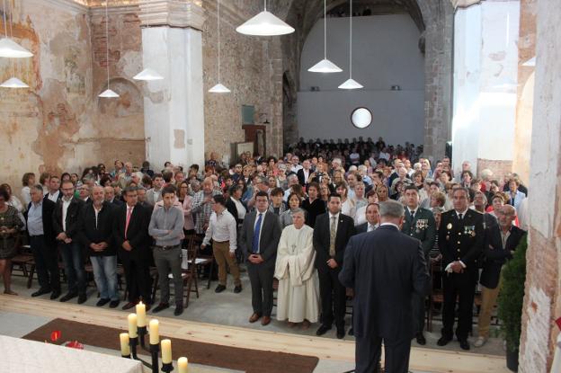 Arnedanos y vecinos de toda la comarca llenaron la antigua iglesia para asistir a la inauguración de su recuperación. :: E.P.