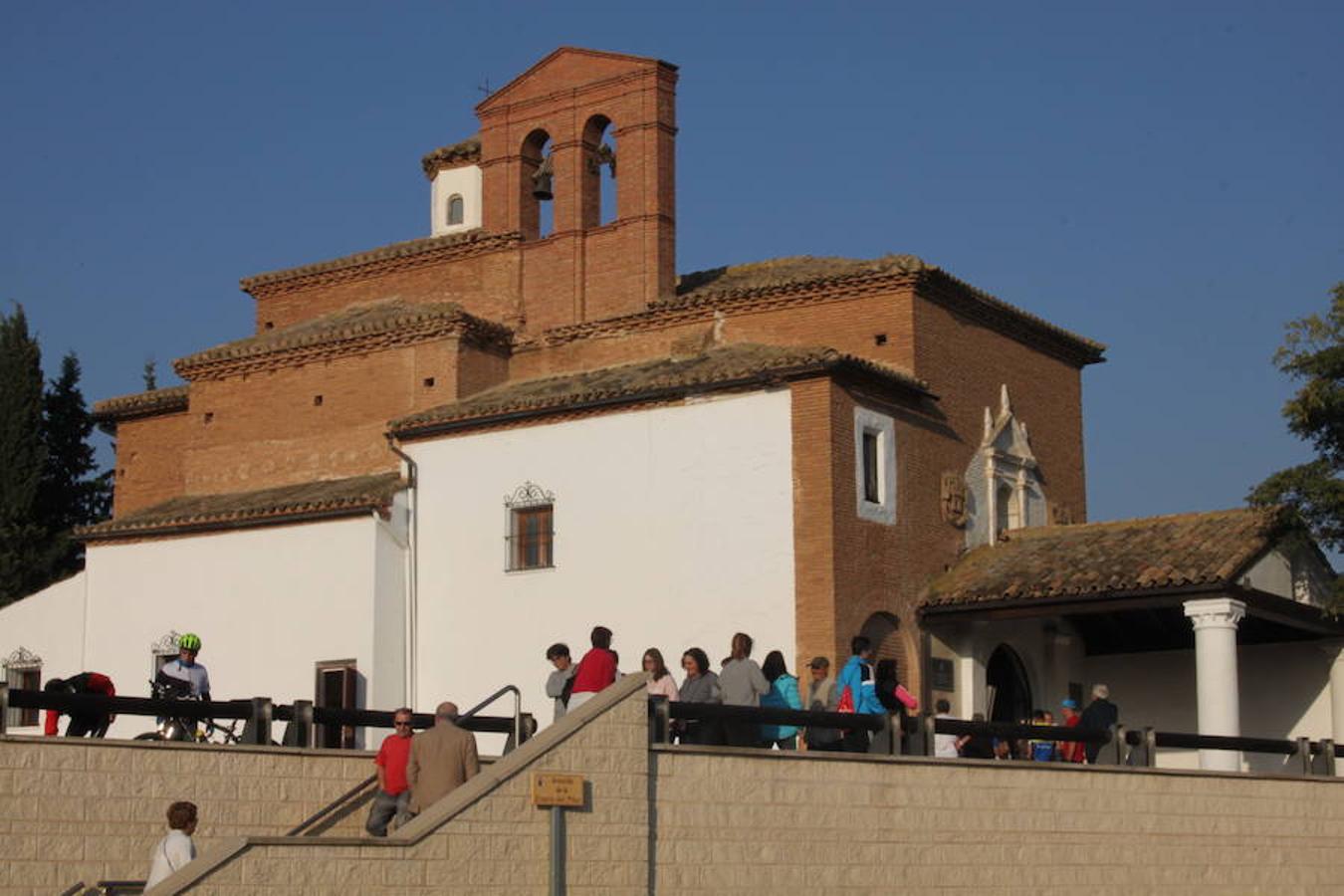 Los vecinos de Alfaro cumplieron, como dada 12 de octubre, con la tradicional romería a la ermita del Pilar, ubicada a unos tres kilómetros del casco urbano.