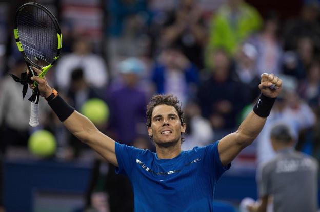 Rafa Nadal celebra su triunfo en Shanghái, que le sitúa en semifinales. :: AFP