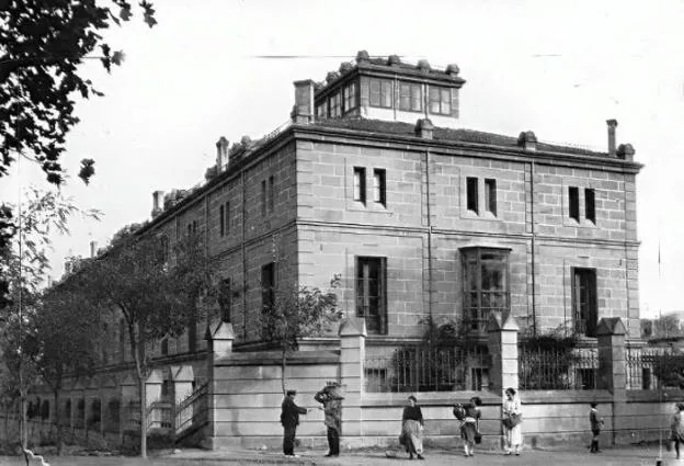 Edificio de la Estación Enológica de Haro hacia 1930. :: COLECCIÓN DE Benigno Ganzarain