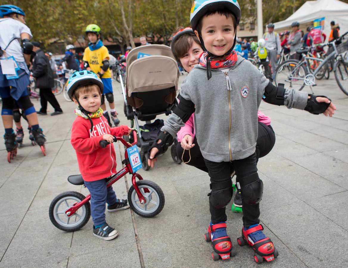 La ciclista riojana profesional y campeona de España, Sheyla Gutiérrez, fue la encargada de dar la salida de la 26ª Marcha UNICEF a favor de la infancia, organizada por el Club Ciclista Logroñés. 