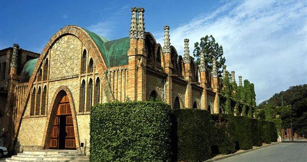 Fachada del Edificio Sala Puig de las Bodegas Codorníu. 