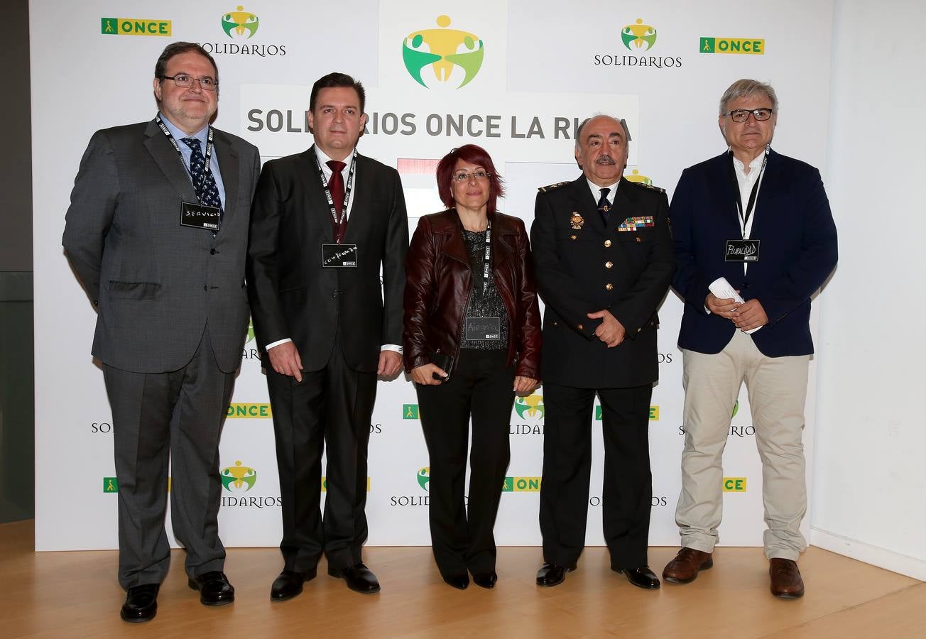 La ONCE ha reconocido la solidaridad de la sociedad riojana con la entrega de los Premios Solidarios ONCE La Rioja 2017 a Alcampo Logroño; el Centro Territorial de RTVE en La Rioja; Mª Aránzazu Sola Marcilla; la Universidad Internacional de La Rioja y la Jefatura Superior de la Policía Nacional en La Rioja.