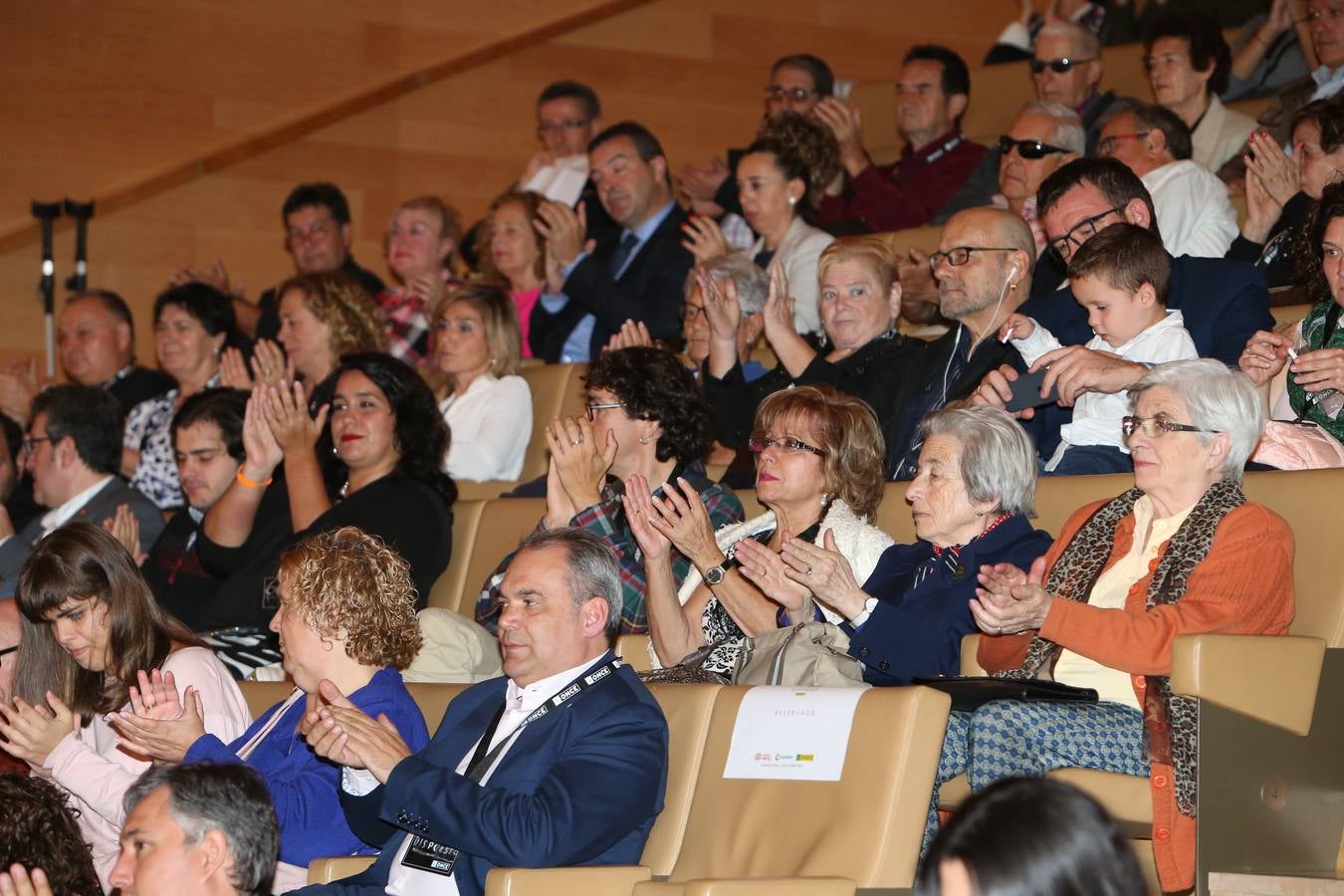 La ONCE ha reconocido la solidaridad de la sociedad riojana con la entrega de los Premios Solidarios ONCE La Rioja 2017 a Alcampo Logroño; el Centro Territorial de RTVE en La Rioja; Mª Aránzazu Sola Marcilla; la Universidad Internacional de La Rioja y la Jefatura Superior de la Policía Nacional en La Rioja.