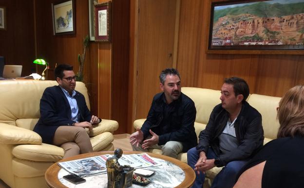 Representantes de UGT se reunieron con el alcalde arnedano. ::