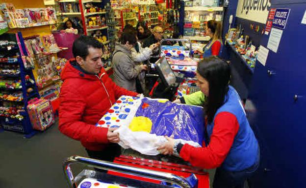 Una tienda de juguetes en plena campaña de Navidad. 