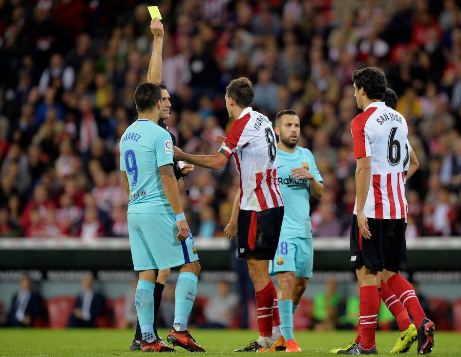 El Barcelona se impuso, con goles de Messi y Paulinho, al Athletic en el regreso de Valverde a San Mamés.