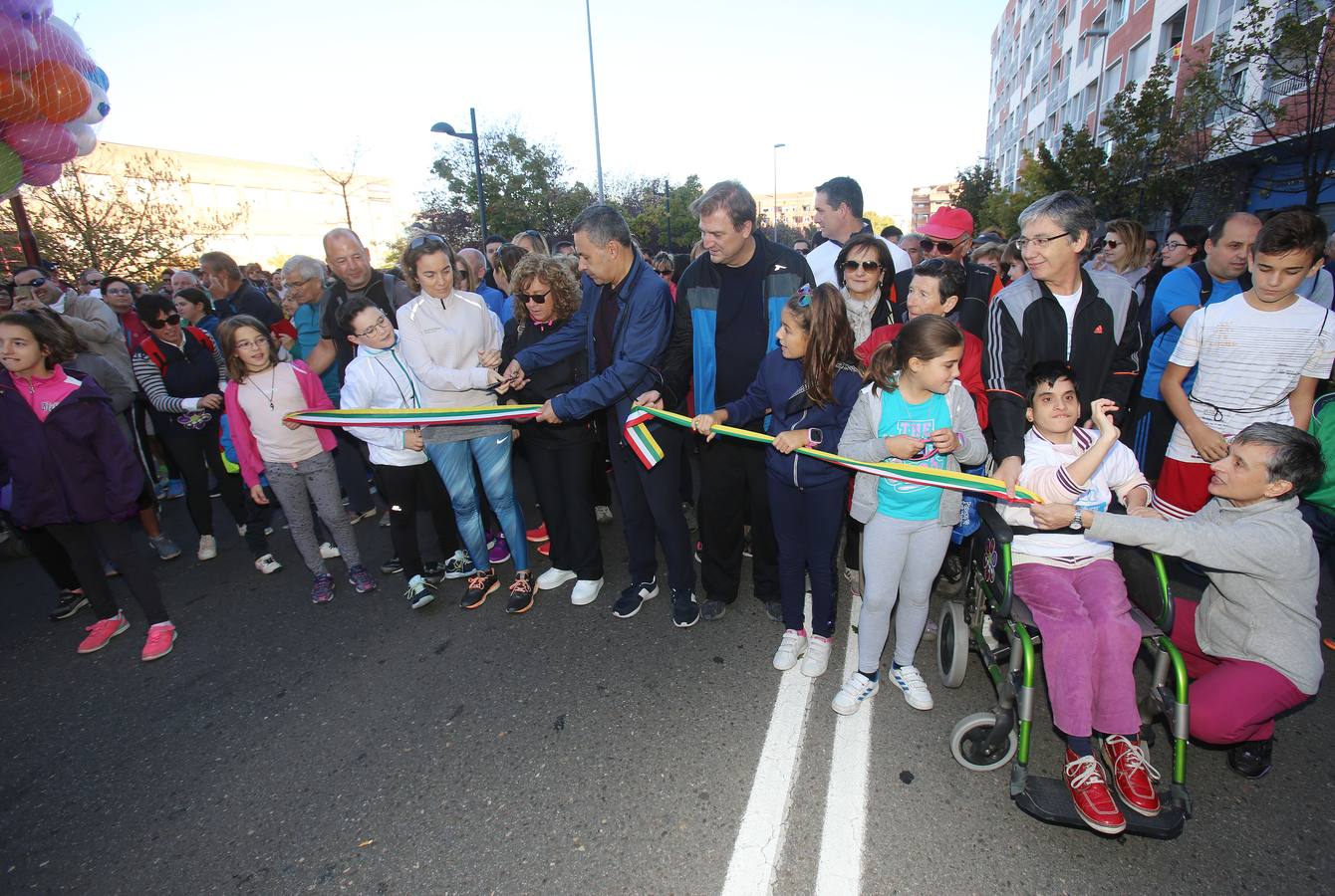 iel a su cita con la solidaridad, la tradicional marcha ASPACE ha echado a andar este domingo, 29 de octubre, desde el polideportivo municipal de Las Gaunas con la participación de alrededor de 3.000 personas que han querido apoyar esta iniciativa que pretende concienciar a la sociedad riojana sobre la realidad de las personas con parálisis cerebral.