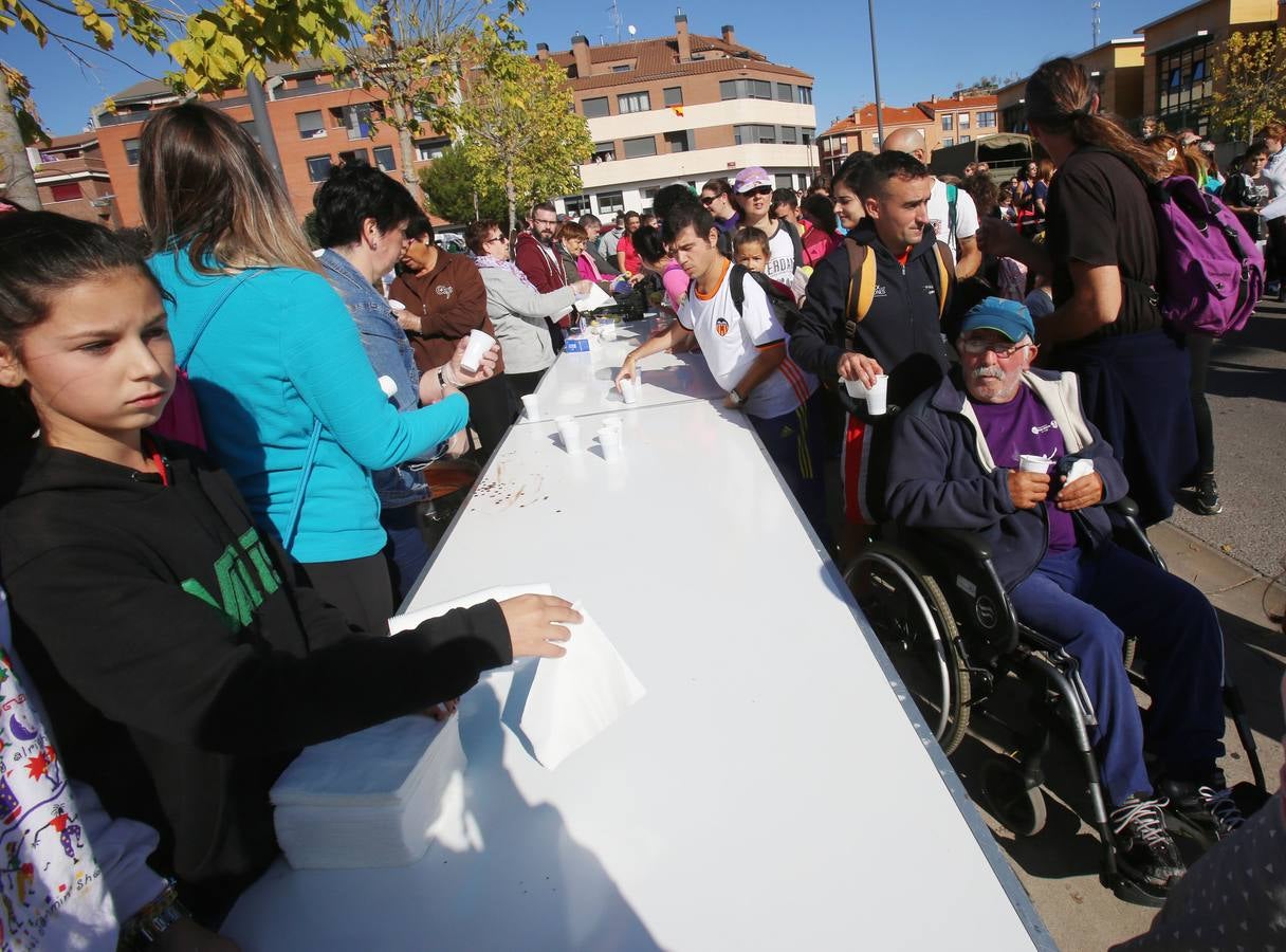 iel a su cita con la solidaridad, la tradicional marcha ASPACE ha echado a andar este domingo, 29 de octubre, desde el polideportivo municipal de Las Gaunas con la participación de alrededor de 3.000 personas que han querido apoyar esta iniciativa que pretende concienciar a la sociedad riojana sobre la realidad de las personas con parálisis cerebral.